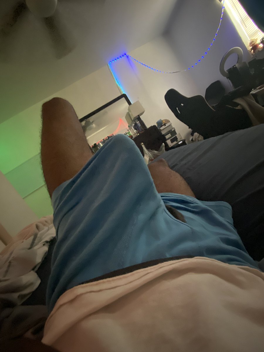 KzoWrldDummy's tweet photo. So this what y’all meant by “3 legss” 😏 https://t.co/AzFDWasseG