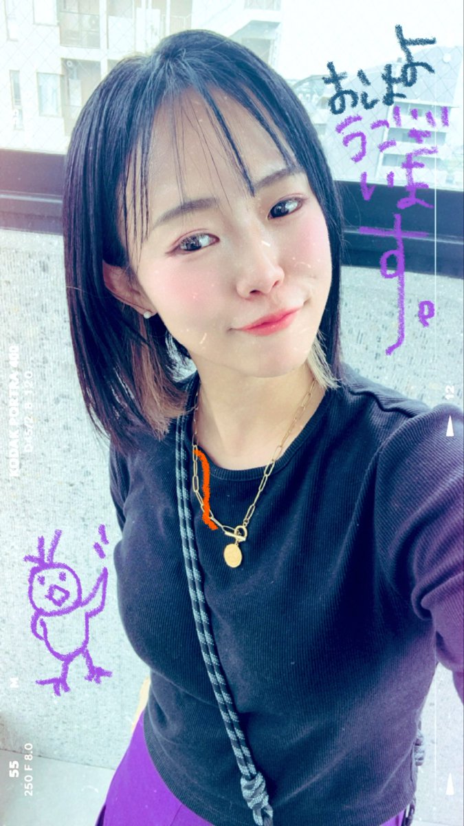 Pigumo415's tweet photo. おはようございます。
おかげさまで、今日も始まりました🌷

5/27。「百人一首の日」。

百人一首っていうより、
小学生の頃は
“坊主めくり大会”でした👨‍🦲笑

お手玉、あやとり、竹馬、けん玉。
昔の遊びって、
「上手にやる」より、
“夢中になる”が先にあった気がする。

バンビーホームにはゲームないから
いっつも昔ながらの遊びしてたなぁ🦌🫧

あなたは最近何して遊んでる？😝

誰かと笑ったり、
「見て見て！」ってしたり、
遊びから生まれるコミュニケーションが
たのしいんだよね💗

大人になるほど、
“遊ぶ”って大事だわ🌱

今日はどんな遊び心で生きる？
素敵な日にしようね。
Way to Go🐥⤴︎
#きみはよい子 
#おはようポスト