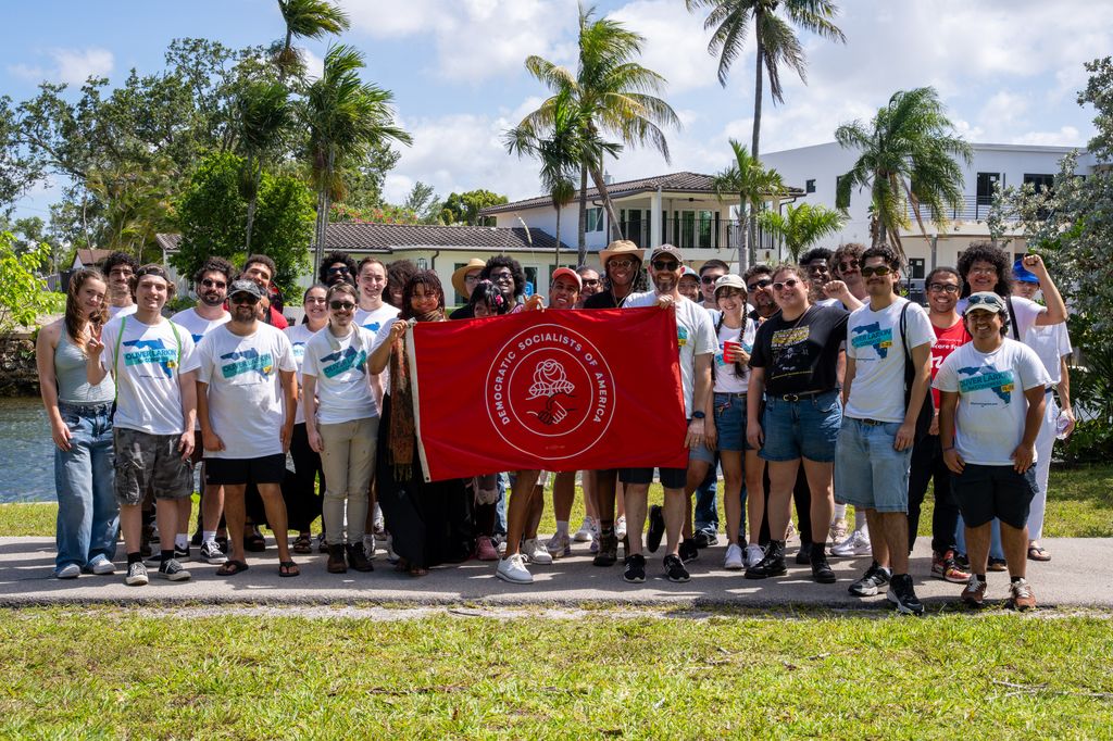 OliverALarkin's tweet photo. I had a blast at our campaign's Memorial Day canvass and barbecue!

Together, we hit the doors, telling our community about DeSantis' rigged redistricting, Moskowitz's record as Florida's least effective Democrat, and how I'll fight for the working class in Congress. https://t.co/njWnAltNut