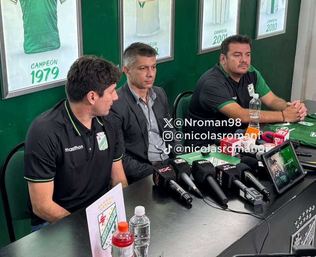 Nroman98's tweet photo. 🚨Gustavo Florentin fue presentado como nuevo entrenador de Oriente Petrolero.

✍️"Nuestro primer gran objetivo es levantar a este gigante de Sudamérica." https://t.co/6ZEa0N65SF