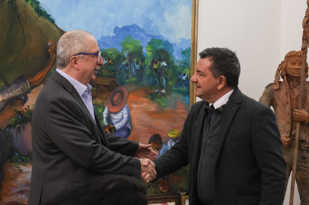 noticiasdel6's tweet photo. Con el apoyo de Passalacqua, se realizará en Misiones la primera cumbre de paz y reconciliación de la Triple Frontera 
@passalacquaok @gobmisiones @PadillaRS77 @prevenciondead1 #CumbreDePaz #TripleFrontera 
Sigue el link para la lectura completa 👇
https://t.co/S7qwUyIDyC https://t.co/B4Pbo5OYTt