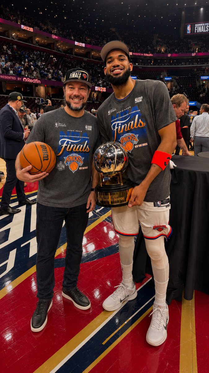 KnicksFansBr's tweet photo. @KarlTowns 💙🧡💙🧡💙🧡 https://t.co/FdUv2HYFac