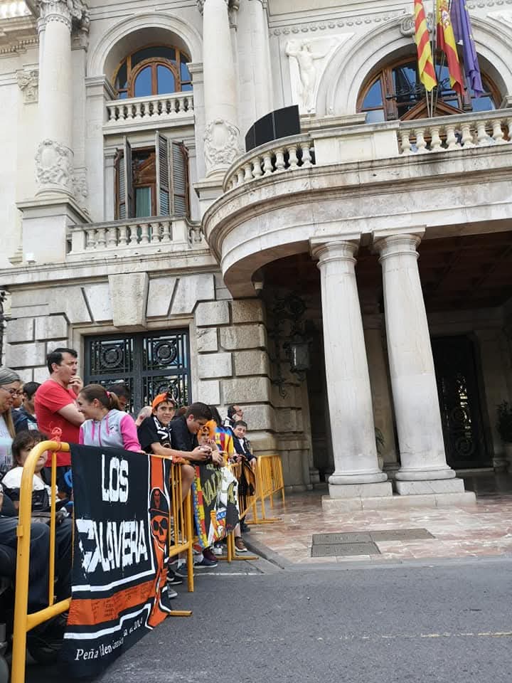 evitalunera's tweet photo. Éramos taaaaan felices 🦇❤️🦇 https://t.co/U22420saEh