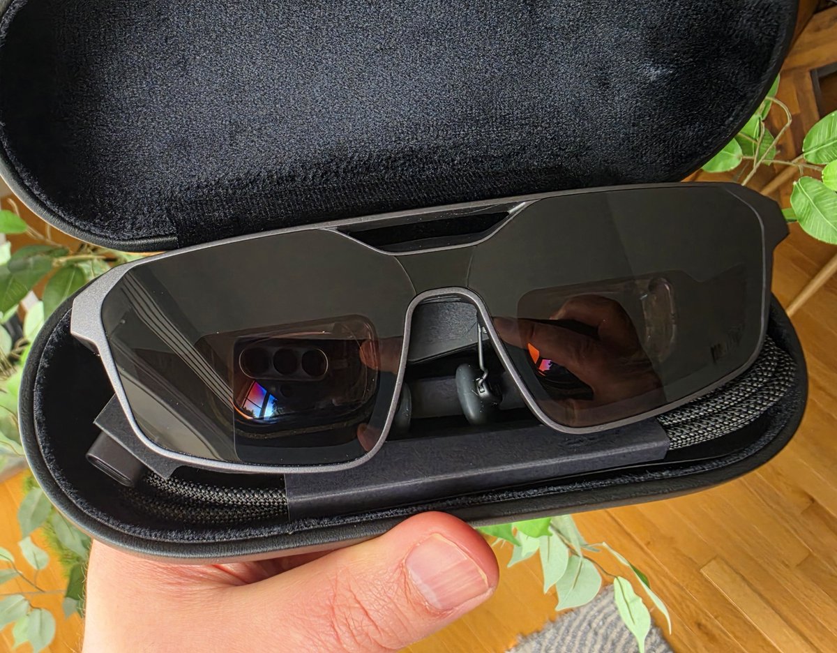 Asus Rog Xreal R1 Ooh, boy. New @ASUS_ROG and @XREAL_Global collab just got here. The ROG ...