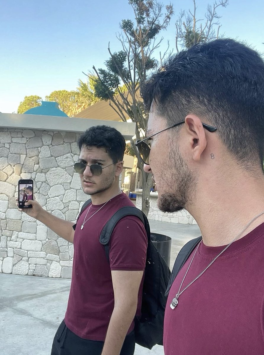 Esra tweet media