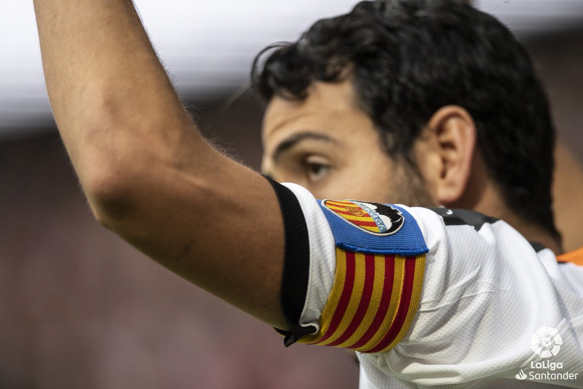 navi2004vcf's tweet photo. #tornaparejo Es hora de volver a casa y de sanar heridas que no han dejado de sangrar. Capitán @DaniParejo ...regresa a casa y pasa sin llamar 🦇♥️ https://t.co/2AEzBDbh4P
