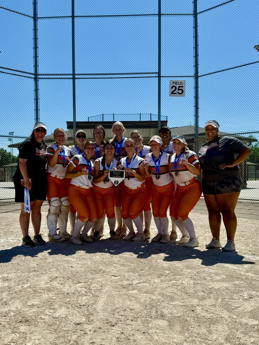 CallieEbert27's tweet photo. Amazing weekend at the USA Memorial Day Invite! We played 9 games, I pitched the championship and we ended up winning it all! Can’t wait for the Tulsa Elite Invite in two weekends @DCPremier_Craig @RockUSoftball @BakerWildcatSB https://t.co/kgh2TiuZh4