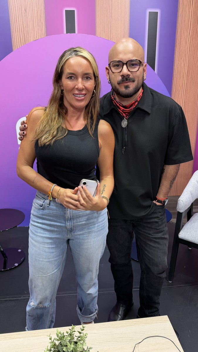 gonyz's tweet photo. Martes de #MFLOW para @nowmedia_tv con @PaulinaGreenham 💜 https://t.co/H7Ah11X6V0