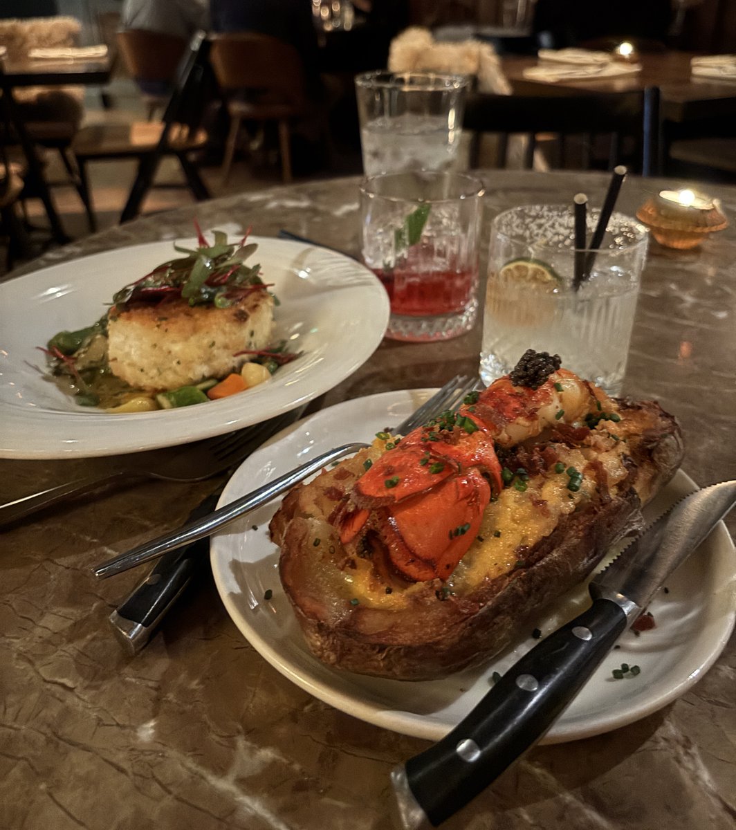 Whitney00085480's tweet photo. Awesome dinner and Yungblud concert last night!🎸 https://t.co/U1GHt3JlxD