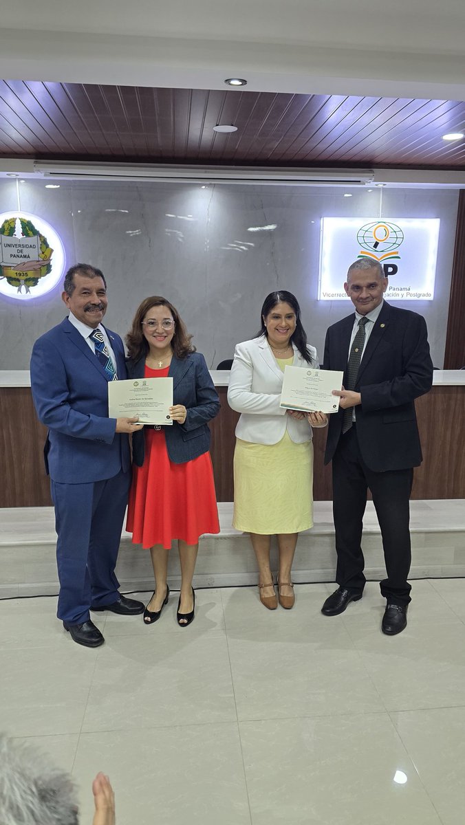 alchawar's tweet photo. Feliz de formar parte del trabajo Interdisciplinario- colaborativo con las colegas Indira Duran y Alana Domingo. Su propuesta de Investigación fue premiada con fondos CUFI 2025. https://t.co/bLatGZ4Nve