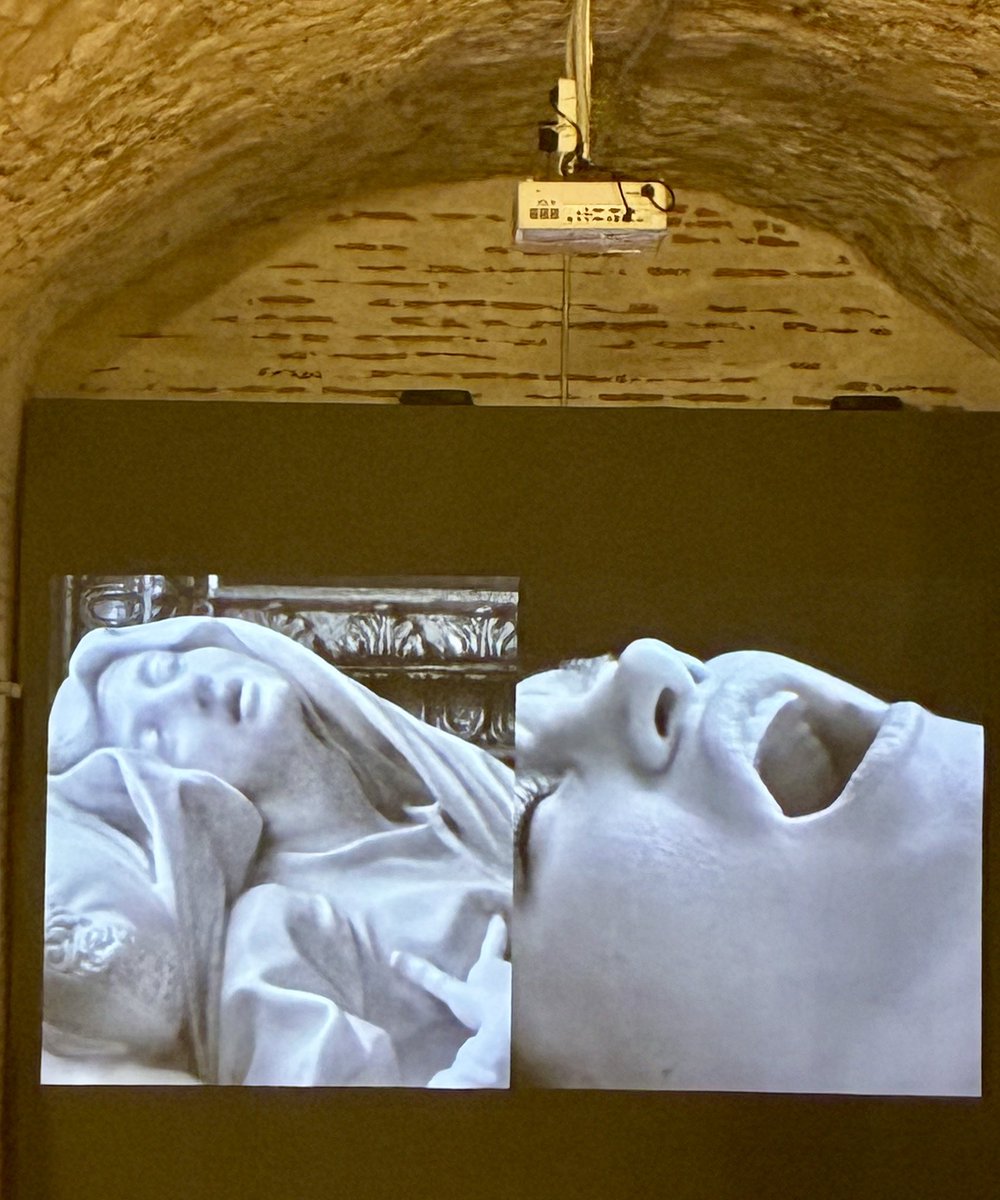 ThNuria's tweet photo. Love will [not] tear us apart ❤️💔 #expo #love #palaciofonseca 

https://t.co/S2fMOxCq5h https://t.co/96en7yJ7uB
