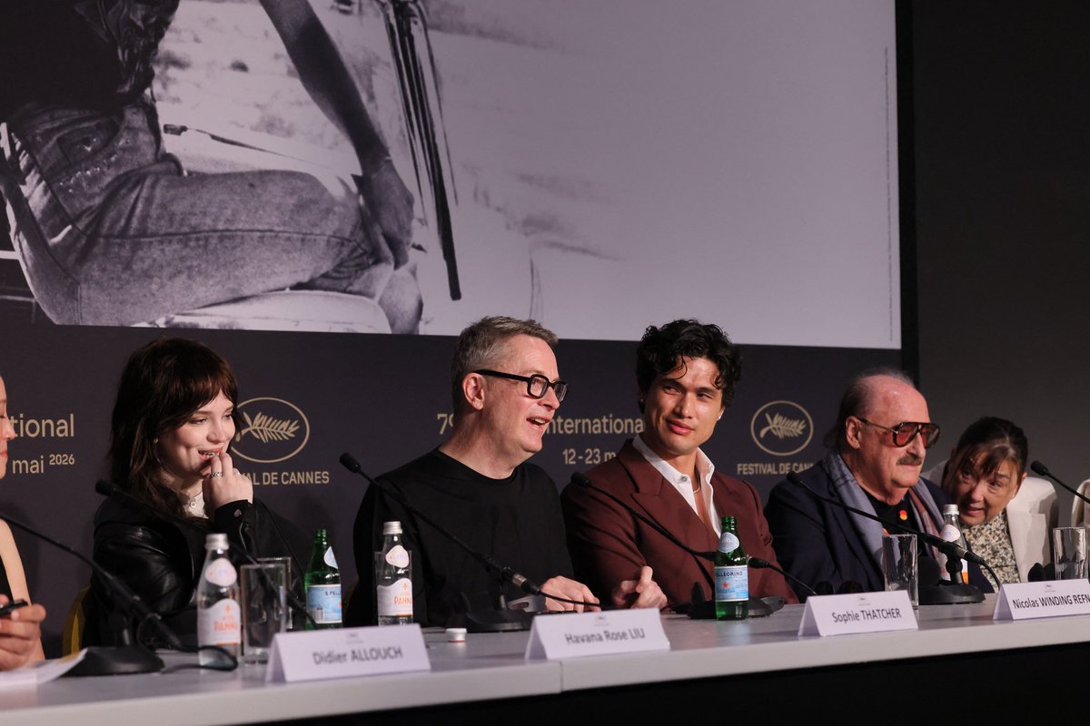 stmidias's tweet photo. 19.05 - Didier Allouch, Havana Rose Liu, Sophie Thatcher, Nicolas Winding Refn, Charles Melton, Pino Donaggio, Kristine Froseth  na Conferência de imprensa do filme "Her Private Hell" no 79º Festival Internacional de Cinema de Cannes. https://t.co/bFqdlHNJge
