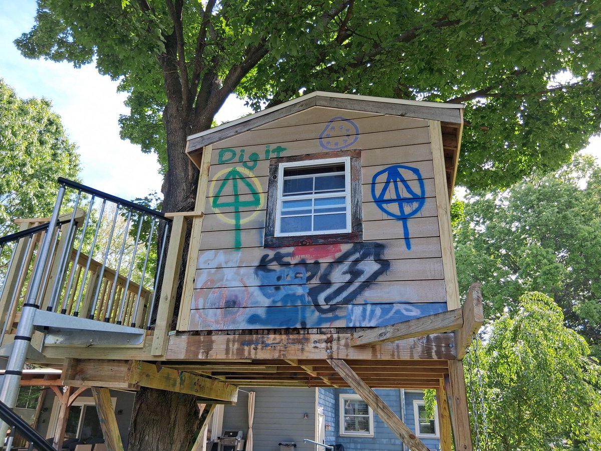 WeHelpUpaint's tweet photo. Graffiti-covered Springfield treehouse? No problem! ✅ ColorTrends Painting prepped &amp; painted right over it for a fresh new look.
Before ➡️ After exterior painting transformation!
Springfield MO's go-to for quality prep, painting &amp; treehouse makeovers.
DM us for a free quote! https://t.co/lVvmJid7Am