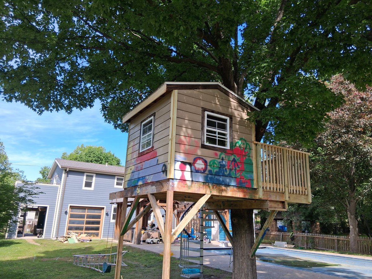 WeHelpUpaint's tweet photo. Graffiti-covered Springfield treehouse? No problem! ✅ ColorTrends Painting prepped &amp; painted right over it for a fresh new look.
Before ➡️ After exterior painting transformation!
Springfield MO's go-to for quality prep, painting &amp; treehouse makeovers.
DM us for a free quote! https://t.co/lVvmJid7Am
