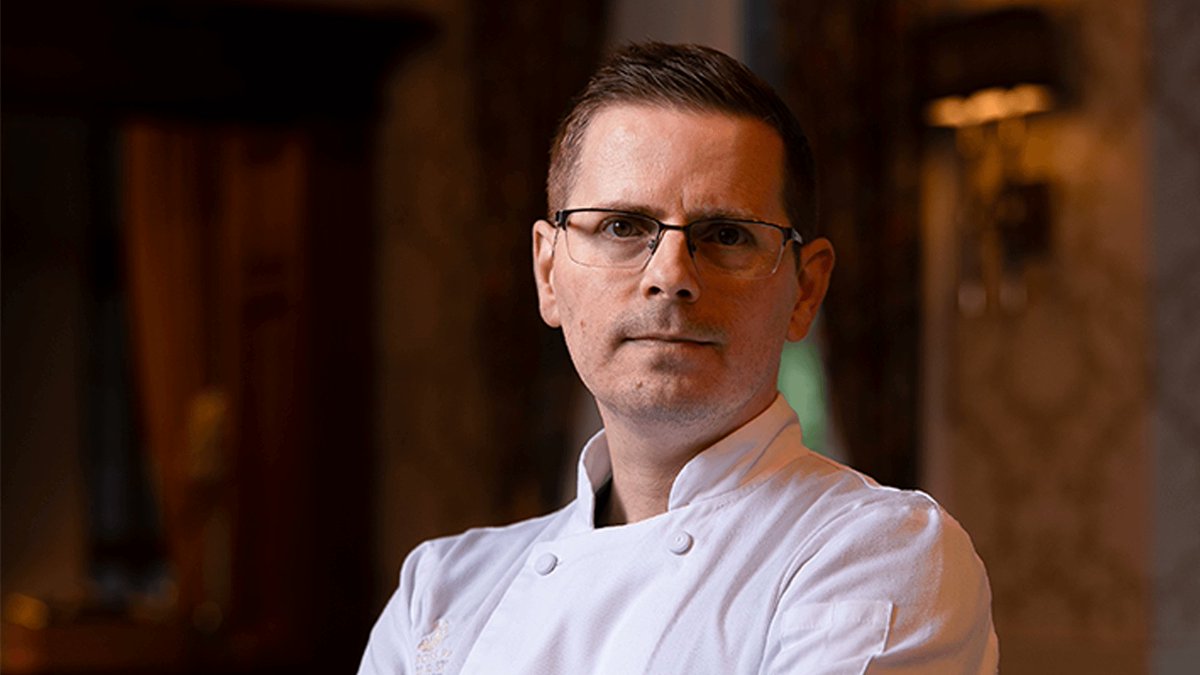 clistehosp's tweet photo. “Seasonal. Refined. Artistic.” The phrase appears often in descriptions of Scott Kapitan’s cooking, but inside The Yew Tree @muckrosspark it feels less like branding and more like discipline. Read Scott’s take on summer https://t.co/I59VokSntN https://t.co/iCjGeDF2Ak