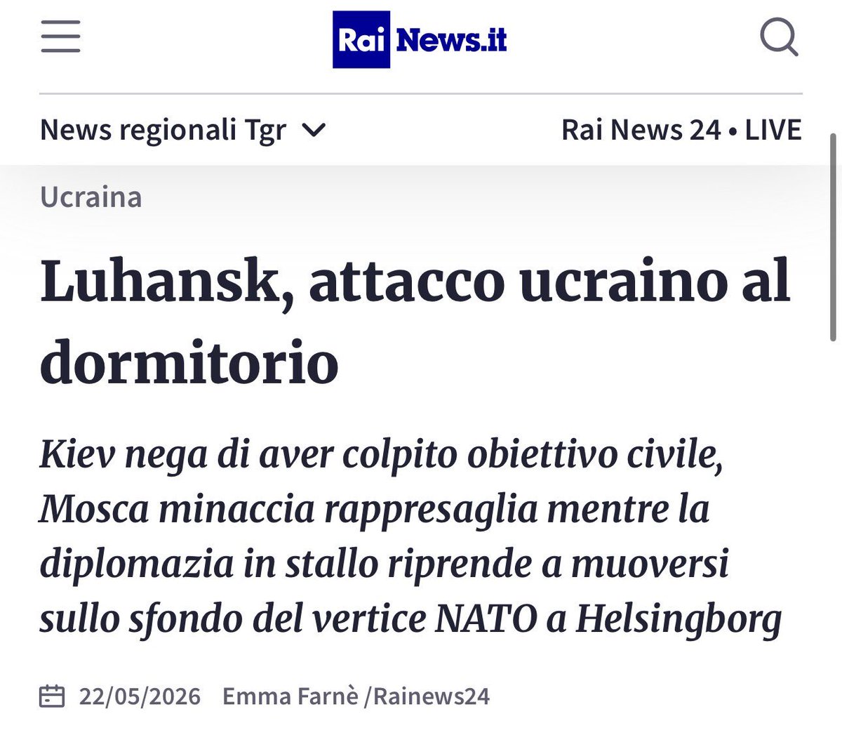 Francesco_3941's tweet photo. Questa è la tipica disinformazione italiana sulla Russia e sull’Ucraina, un problema che va avanti da oltre dodici anni.

Il meccanismo è sempre lo stesso: si prende una notizia uscita da TASS o da altri organi di stampa russi e la si riporta quasi come se fosse una fonte giornalistica normale. Nel migliore dei casi si mettono “fonti russe” e “fonti ucraine” sullo stesso piano, come se l’informazione prodotta da media controllati dal Cremlino avesse la stessa affidabilità di fonti ucraine, europee o internazionali.

Questa non è informazione equilibrata. È falso equilibrio.

Non si possono trattare i media russi come fonti indipendenti: sono parte integrante dell’apparato politico e propagandistico del Cremlino. Le informazioni che arrivano da lì vanno sempre contestualizzate, verificate e presentate con estrema cautela.

Una testata internazionale seria può anche riportare la versione russa, ma lo fa con formule chiare:

“Secondo fonti russe non verificate…”

“La Russia sostiene, senza fornire prove indipendenti…”

“Secondo media statali russi…”

Il punto non è censurare la versione russa. Il punto è non attribuirle lo stesso peso informativo di una fonte libera o verificabile.

Un titolo corretto sarebbe qualcosa come:

“Kyiv afferma di aver colpito una base di addestramento per operatori di droni; Mosca smentisce e sostiene, senza verifiche indipendenti, che l’attacco abbia colpito un dormitorio studentesco.”

In Italia, invece, troppo spesso la versione costruita dal Cremlino viene rilanciata con un peso sproporzionato, a volte perfino superiore a quello delle fonti ucraine o occidentali.

È così che la propaganda diventa “notizia”.
Ed è anche per questo che l’Italia è oggi uno dei pochi Paesi europei in cui il consenso verso le posizioni filorusse resta così