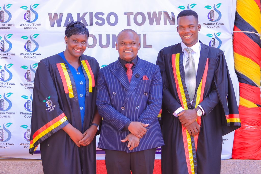 SsejjengoFrank's tweet photo. Today we received a set of new leaders that will supervise business for @WakisoTC for the next 5 years. 

I witnessed the swearing in of Honorable Councilors led by the LC3 Chairperson. 

As the clerk to Council I received a very energetic &amp; youthful  set of Speakers. 

#LGsUp https://t.co/sm83KOVktT