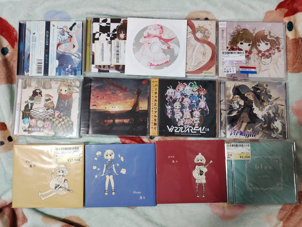 自分が持ってる鹿乃ちゃんの同人CD系や複数人のCD系を並べて撮りました