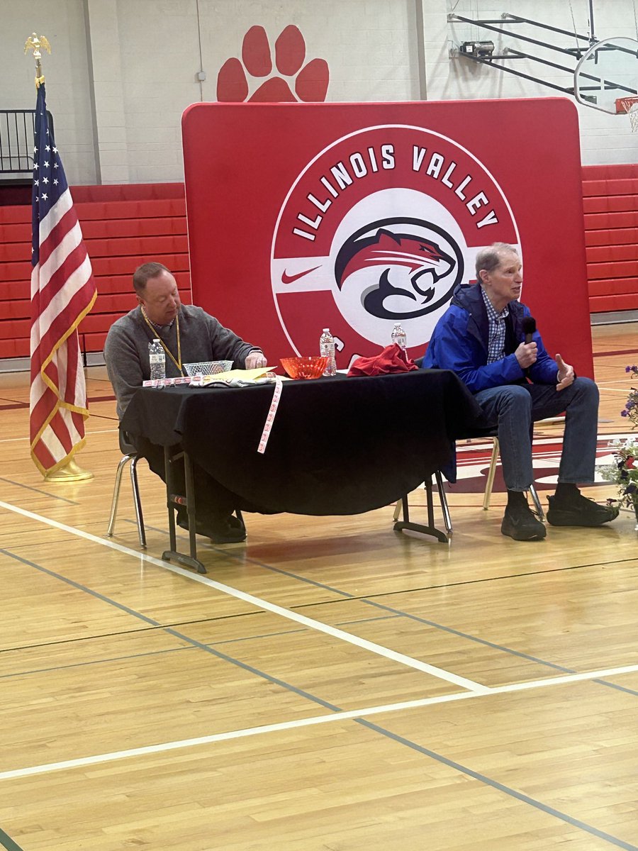 RonWyden's tweet photo. Illinois Valley HS students came so well-prepared to today’s #2026townhall in Josephine County with questions about domestic surveillance, AI, natural resources &amp; more. A great #OregonWay conversation with them and all who turned out in this rural Southern Oregon community. https://t.co/n5JEANg6BU
