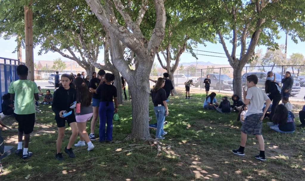 principalkirk1's tweet photo. Last Friday, our 6th graders were treated to a BBQ by our awesome parent group.   We could not have done this without them.  Best wishes, 6th graders! https://t.co/O1C2TvqnNN