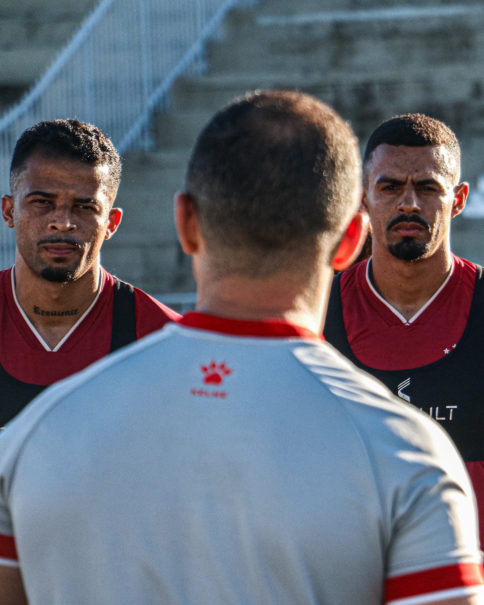 AmericaFCNatal's tweet photo. Tarde de trabalho visando o confronto de sexta-feira, diante do Central-PE, na Arena das Dunas, nosso último compromisso em casa antes do mata-mata! 🔥👊

Os aniversariantes do fim de semana, Guilherme Paraíba e Judson, passaram pelo tradicional corredor de parabéns do elenco. 😅

Seguimos! 🔴⚪️

📸 Edmário Oliveira / AFC