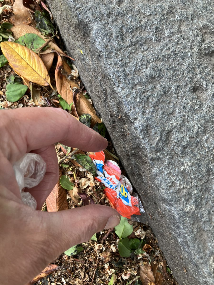 _pickuplitter's tweet photo. @_pickuplitter on duty ✅
Saw, picked, binned. The last four day’s picks: it makes a difference. @KSBScotland  #WashYourHands                  @CleanUpScotland  @ZeroWasteScot @PlasticPollutes @Plasticsimpact https://t.co/vxz05TMYz4