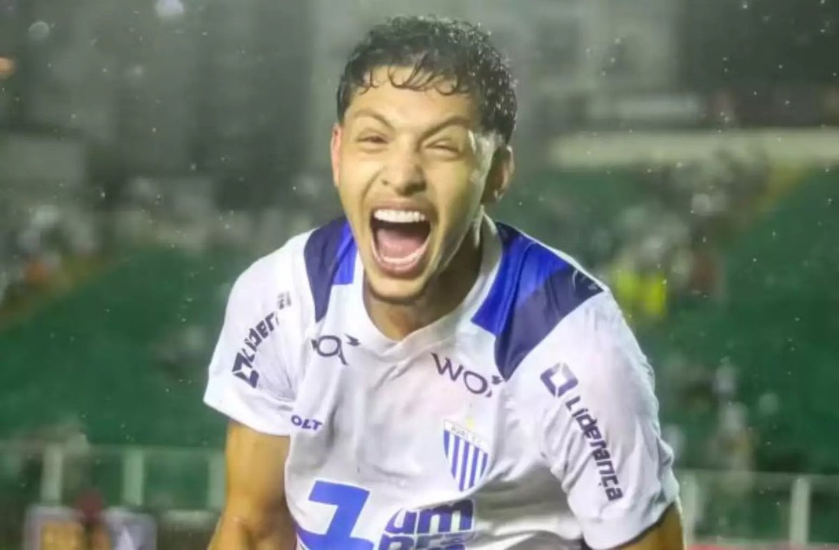 carlosmion's tweet photo. BALDINI é do FURACÃO! O zagueiro (19 anos), 1m87, disputado por clubes da Série A (Inter e Grêmio) optou pelo rubro-negro onde terá mais oportunidades de jogar! 
O Avaí cedeu 80% por R$ 5 milhões (segundo mídia catarinense). Baldini fará exames médicos e assinará contrato de 4 anos!