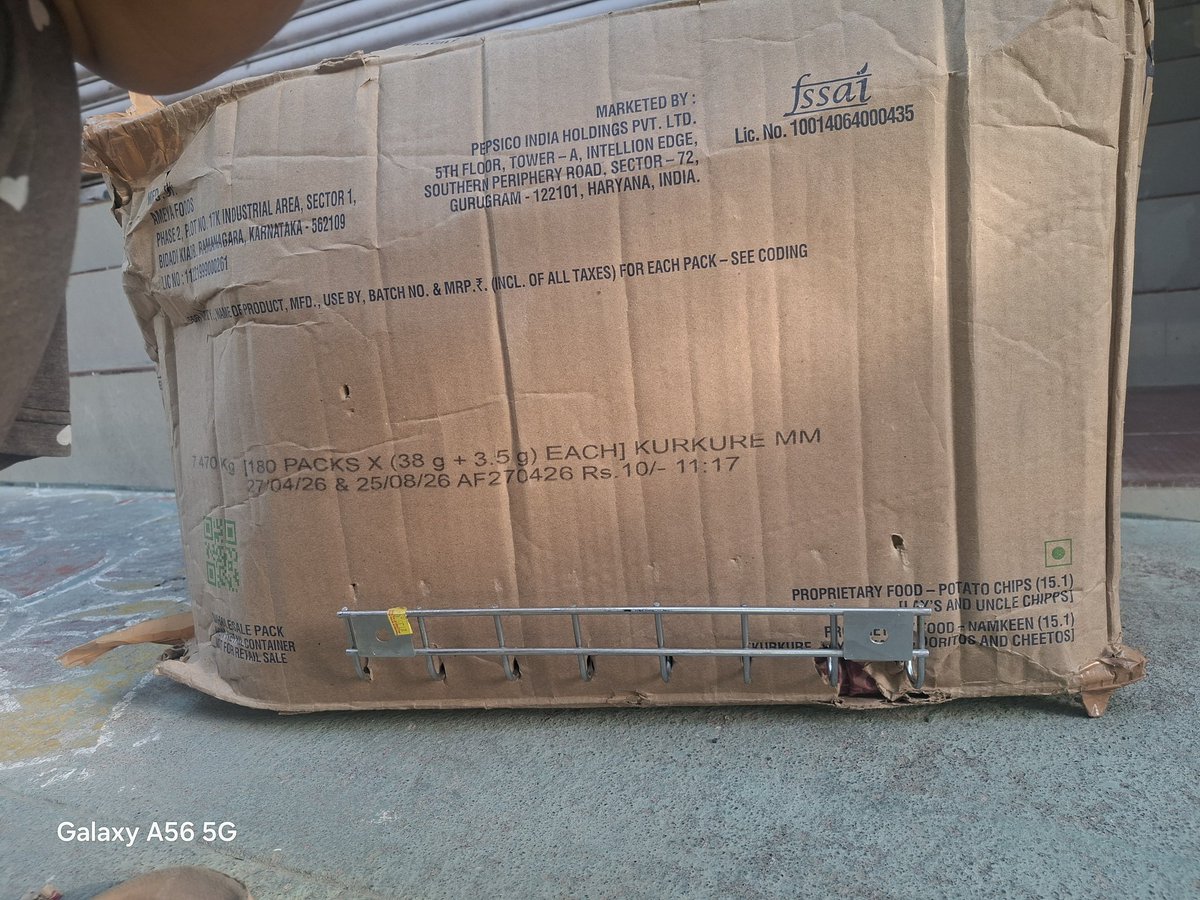 Balakamalx's tweet photo. Worst experience with Rathimeena Parcel Service.Sent 4 boxes from Chennai to Perambalur and received them in damaged condition. Boxes were torn/crushed due to careless handling.Customers trust you with their belongings.Need proper response and accountability @rathi_travels https://t.co/Q6ysBpQJpF