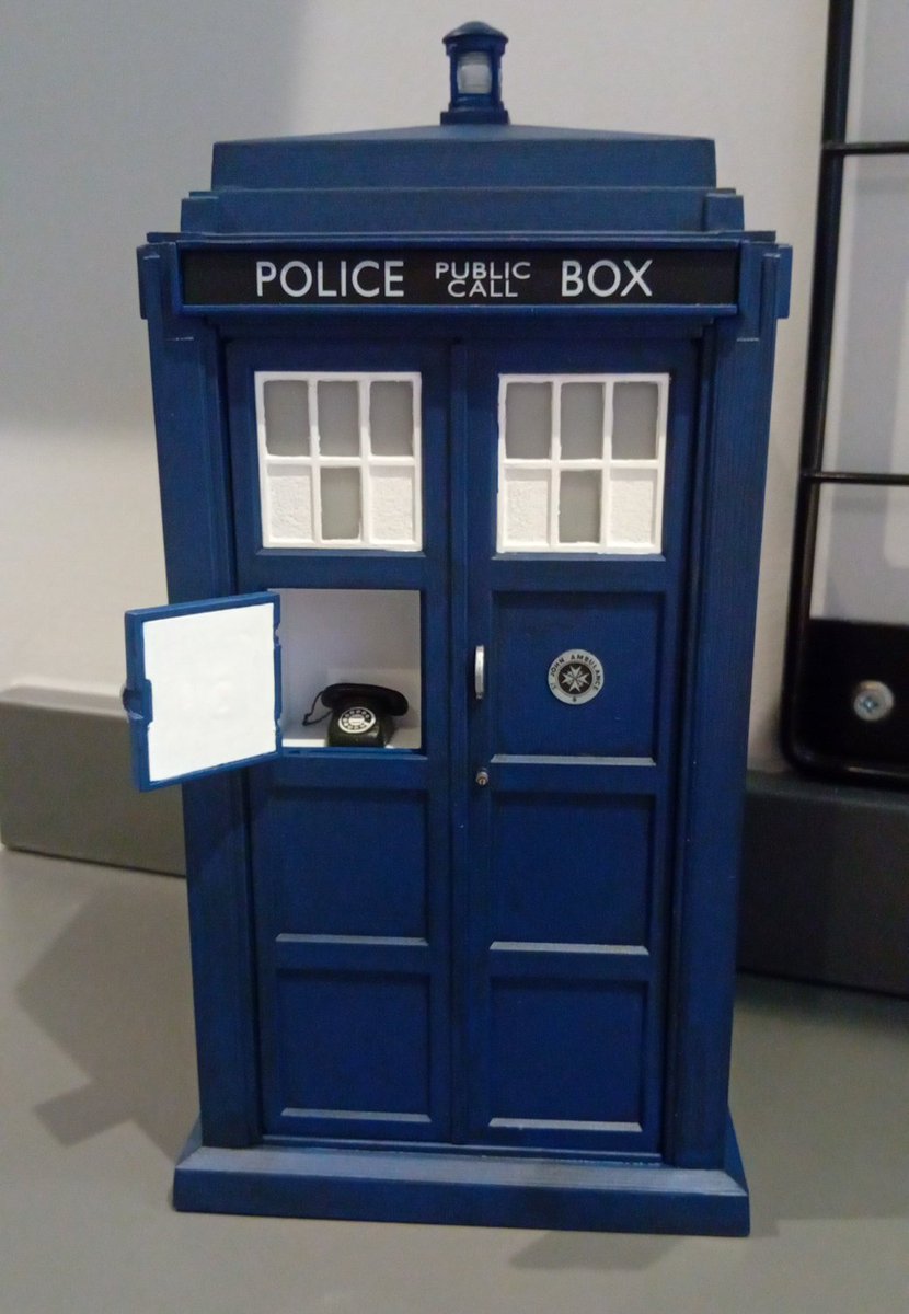 TheLoneDalek20's tweet photo. Rendering in this heat is awful cause it makes it even hotter in my room, but on the plus side it gave me a chance to finish another Capaldi TARDIS. This time using the Christmas Adventure set release. Done a little comparison between that and my Snowmen TARDIS https://t.co/gx18PmkFvl