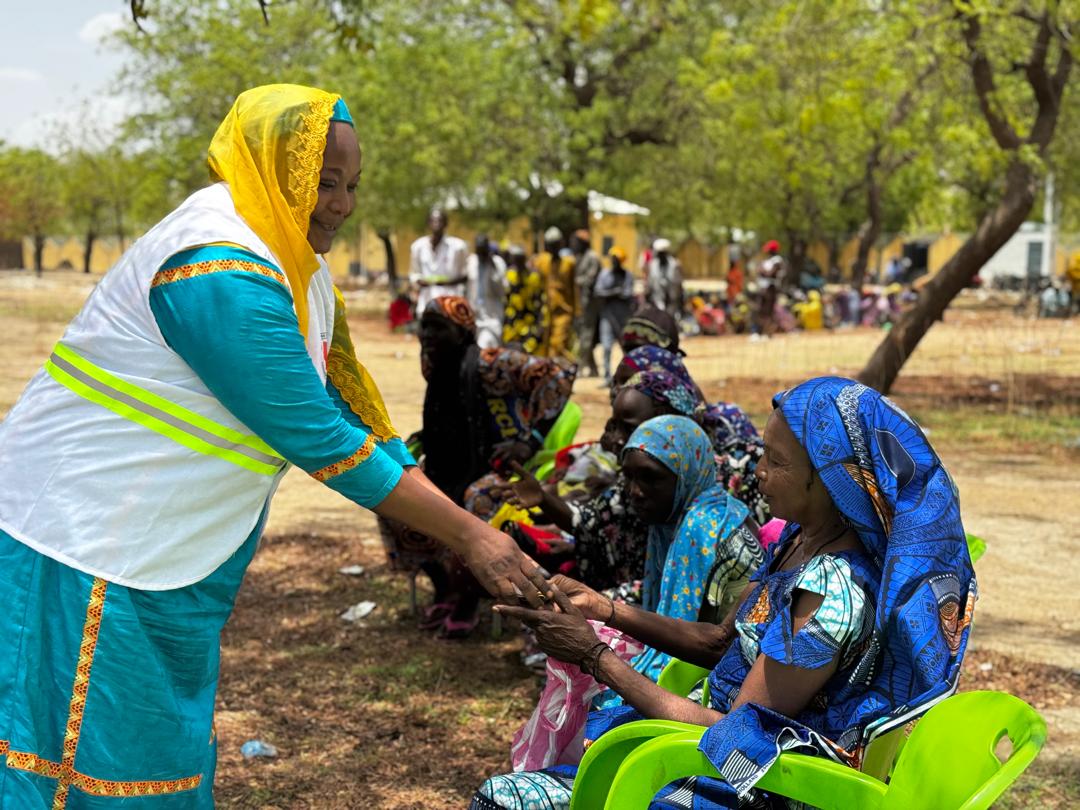 AkameCecile's tweet photo. Au Mayo-Sava, derrière chaque assistance se trouvent des familles qui retrouvent un peu d’espoir et de dignité au travers du cash transfert distribué à 900 ménages. 

Merci aux bénévoles et partenaires mobilisés pour soutenir les populations affectées par l’insécurité alimentaire https://t.co/hQovI380gU