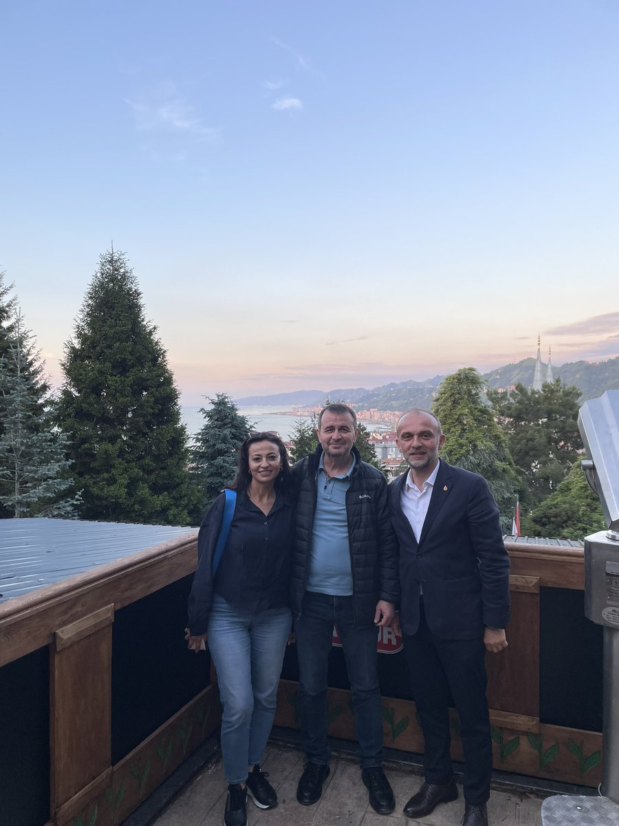 menginkorkmaz53's tweet photo. DEVA Partisi Konya İl Başkanımız Hasan Bestil ve kıymetli eşleri Dilek Hanımefendiyi memleketimiz Rize’de ağırlamaktan büyük memnuniyet duyduk. Nazik ziyaretleri ve samimi sohbetleri için kendilerine teşekkür ediyorum. https://t.co/xwtpKegcuQ