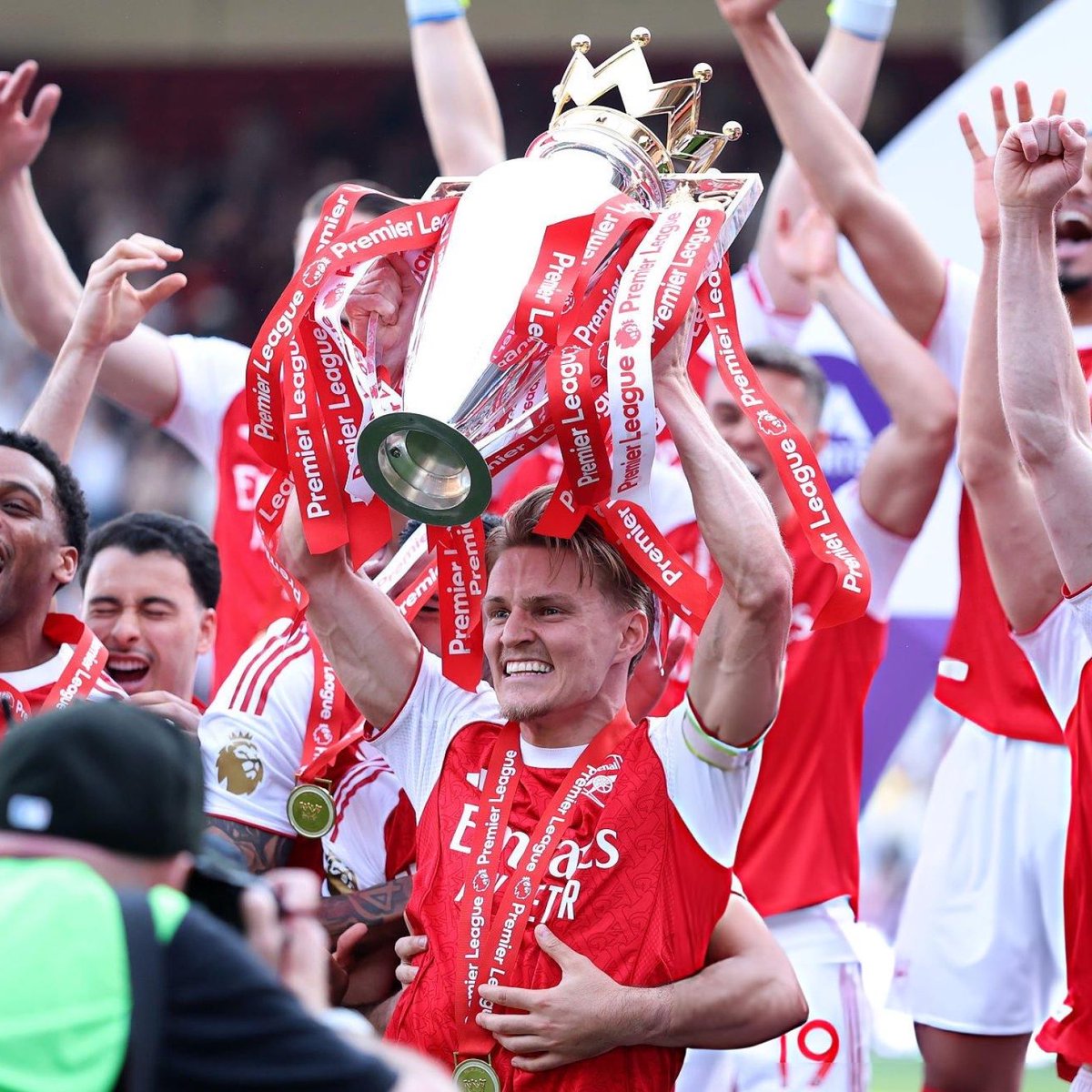 DailyAFC tweet media