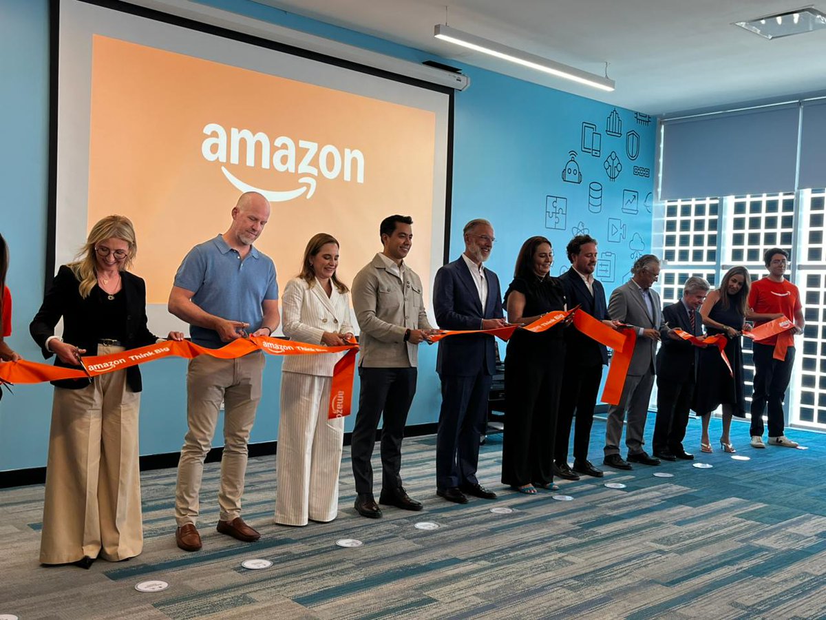 AlertaQro's tweet photo. 💻 Inauguran oficinas Think Big de AWS en Querétaro 🚀

🎓📍 Las oficinas están al interior del Centro de Innovación Bloque y funcionarán como un centro de formación para estudiantes 🧠

Conoce más 💡 https://t.co/14qulvsDcf

#Querétaro #AWS #Tecnología #Educación #Innovación https://t.co/XVRrs1tK2I