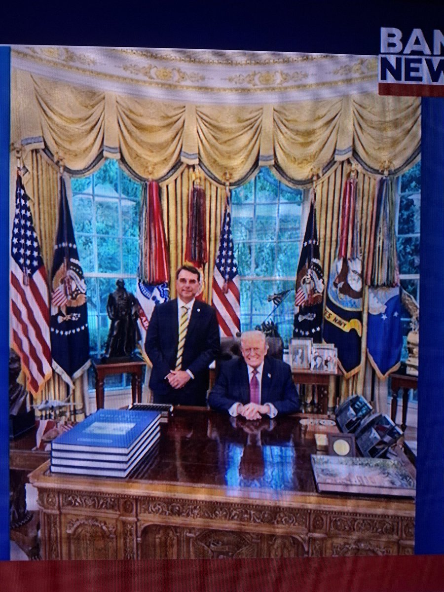 TekkaGui's tweet photo. Museu de Cera. Tenho uma assim com o Obama. https://t.co/XD6w42wTWw
