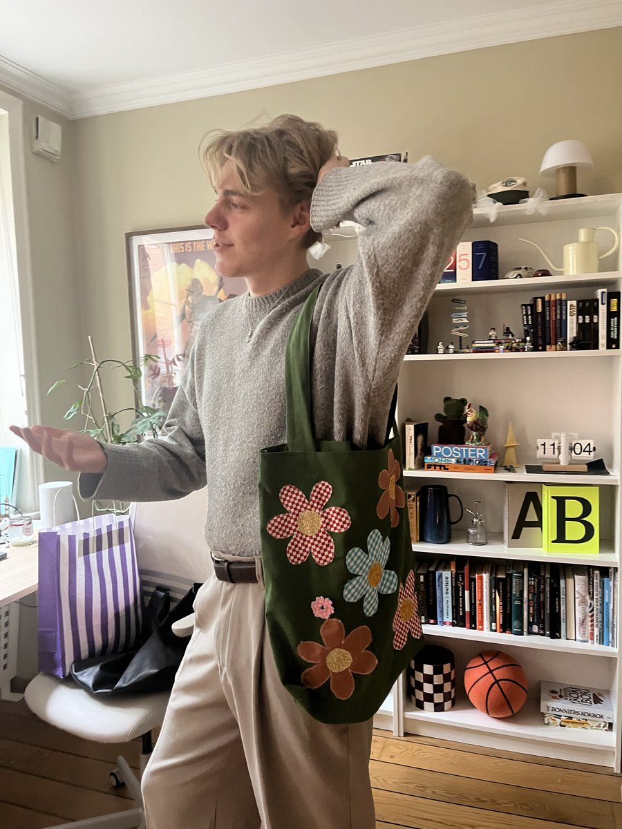 emmaarbor's tweet photo. Palette cleanser:

Everyone’s first sewing project (if I generalise everyone according to my own experience). Colours and colours and colours and colours. 

And peep my handsome love 💗 https://t.co/bJI9MIz2vp