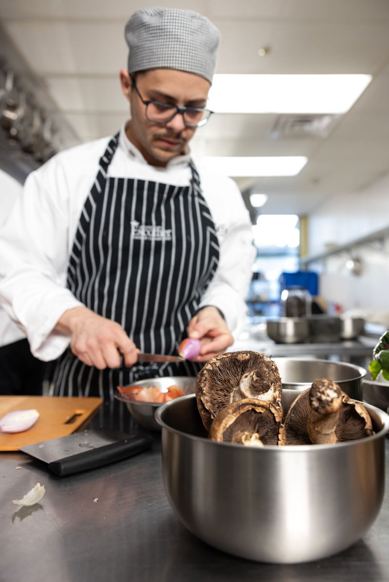 escoffierschool's tweet photo. Happy Tuesday, Escoffier Fam!!๐คฉ
Summer is almost here, which means that summer ingredients are too! With all of these flavorful additions able to soon be added to menus, this #TellUsTuesday, we want to know what seasonal ingredients you're excited to add back into your rotation!