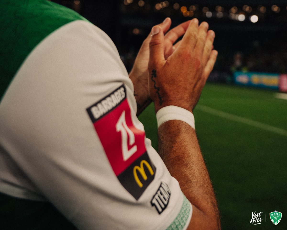 ASSEofficiel's tweet photo. 👏 Aux 39 772 membres du Peuple Vert présents ce soir, à ceux qui auraient aimé être là et à ceux venus pousser toute la saison !

Merci pour le soutien ! 💚 https://t.co/LTpKqHJf5d