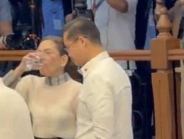 lfaithd28's tweet photo. ako lang ba kinilig sa paglapit ni SenWin ky SenRi? HAHAJXNDKDNDKDKS ano kaya pwede na LT name emme hahahahah pampaGV lang hahahah paedit nman jn ng video 😂 sabay din sila sa pagwalkout eh 🤭💕 https://t.co/OnK7iWprHk