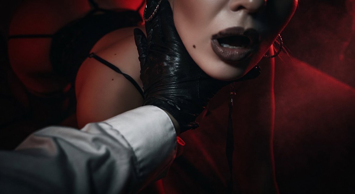 MisterXproject's tweet photo. What happens in the Red Room stays in the Red Room. https://t.co/8YpmQDg20i
