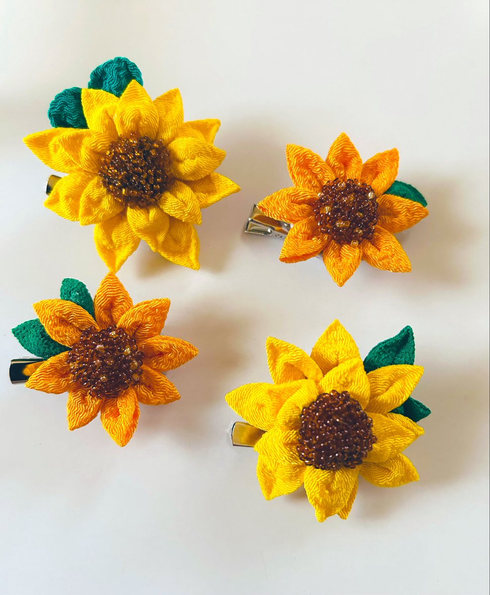 okeitococo's tweet photo. 暑い夏が来る前に🌻
ブサカワだけどソコが味
ビーズを一粒ずつチクチク🪡

#つまみ細工
#ハンドメイド
#ひまわりアクセサリー https://t.co/sPI9MqGSWr