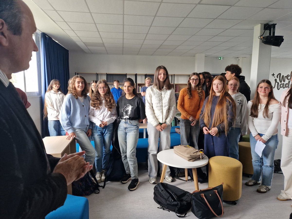 BenmiloudKarim's tweet photo. #JoliMoisdelEurope 🇪🇺
Bravo aux élèves &amp; professeurs du collège Le Plantaurel #Cazères, lauréats du Prix Hippocrène pour le projet pluridisciplinaire #MemoryKeepers: œuvre musicale, interviews de survivants &amp; historiens, travail sur les déportés.
Bravo à ces passeurs de mémoire👏 https://t.co/du9l8SpsG1