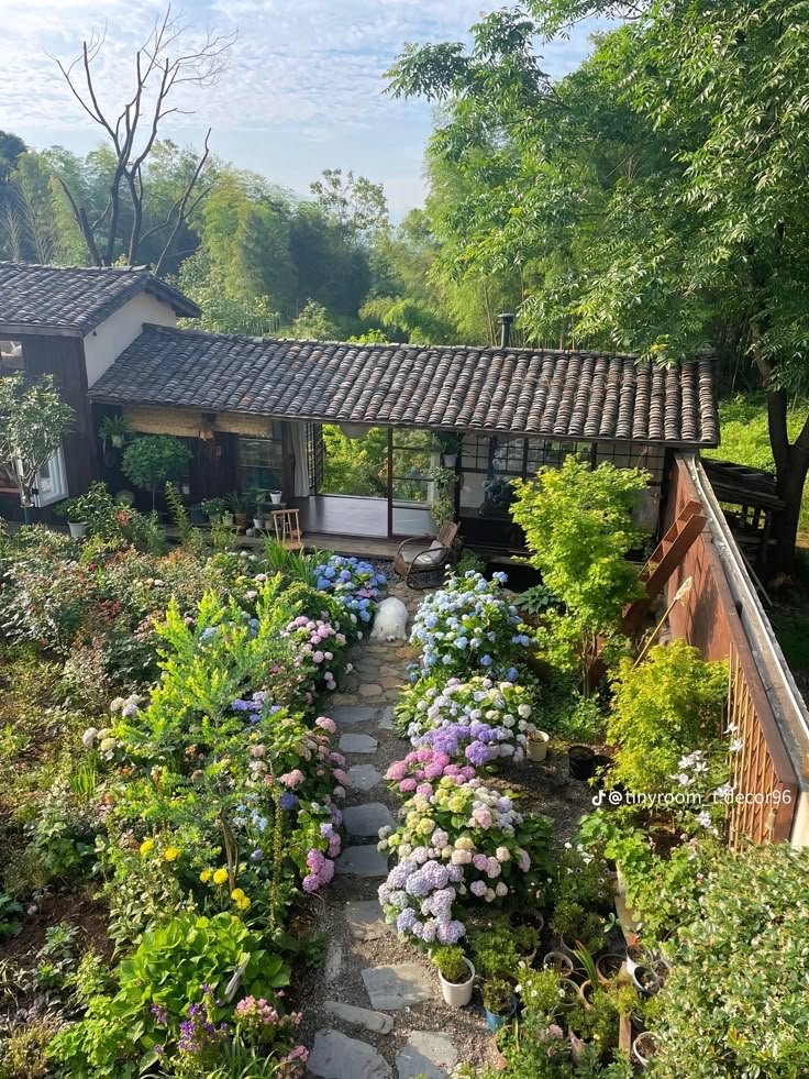 purelivn's tweet photo. i will have a house like this one day, manifesting.. https://t.co/F8srkUC3OH