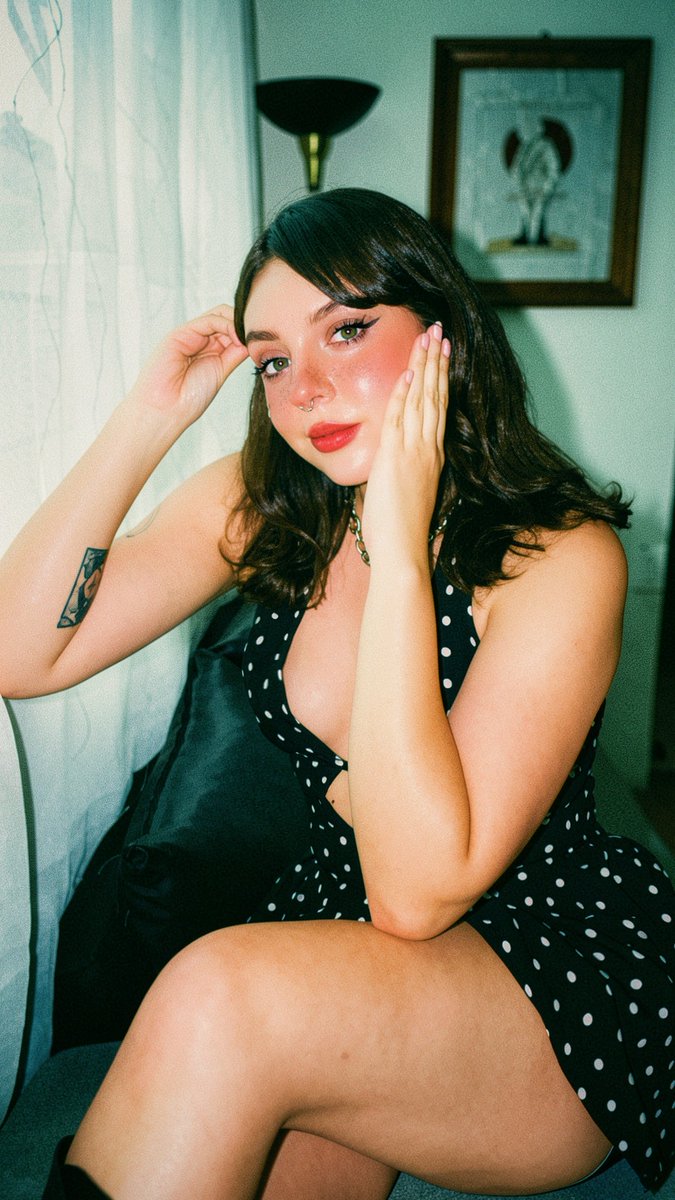 DanyMo0n's tweet photo. 🖤pieces of me https://t.co/s89XCNBLqG