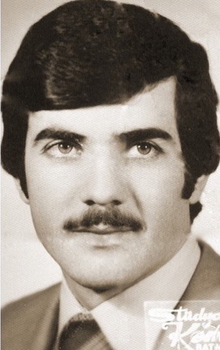HamidiTaner's tweet photo. Bir bayrama daha sizsiz giriyoruz kıymetli babamız Ataullah Hamidi… Yokluğunuzun verdiği hüzün ve özlem her geçen gün daha da büyüyor. Hayatımıza bıraktığınız izler, memleketimize kattığınız değerler ve bizlere emanet ettiğiniz güzel hatıralar daima yaşamaya devam edecektir.
Yüce Rabbim sizleri Peygamber Efendimize komşu eylesin, mekânınızı cennet makamlarından eylesin inşallah. Dualarımızda ve gönlümüzde her zaman müstesna bir yere sahipsiniz.
Sizi hasret, rahmet ve minnetle yâd ediyoruz…
Bayramınız mübarek olsun kıymetli babamız…
@hamiditarik 
@HAMDMer