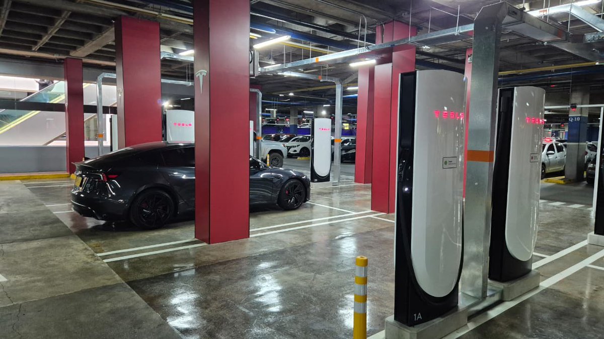 Tesla Charging tweet media