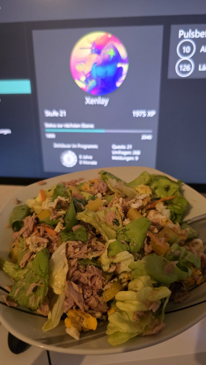 Xenlay's tweet photo. Summer eat in germany... 
Tuna, eggs, salad, bell pepper , kitchen herb dressing ✨️ https://t.co/mbj8Pn6inT