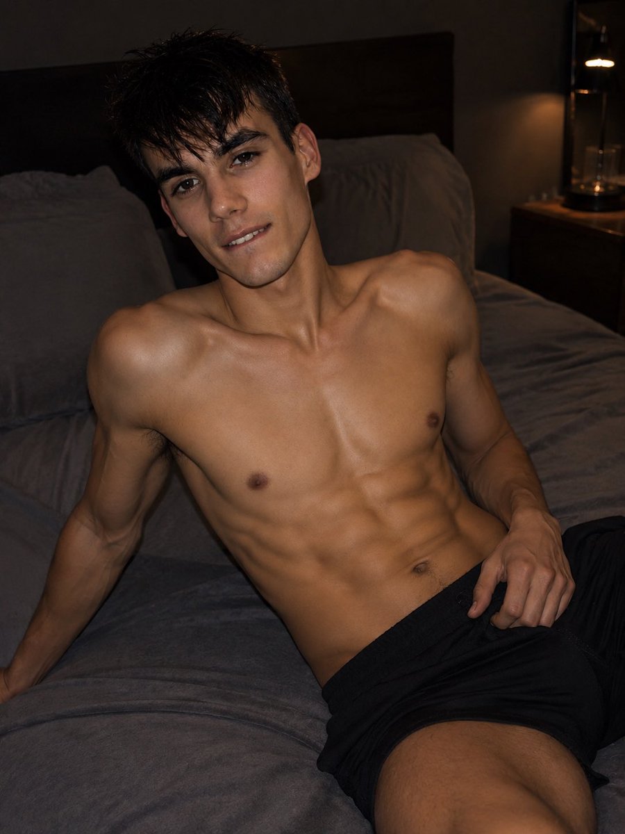 russianlicker's tweet photo. Still figuring out my final form.
#aesthetic #mensphysique #softboy #nightvibes #fitcheck https://t.co/8tVXmh74ZM