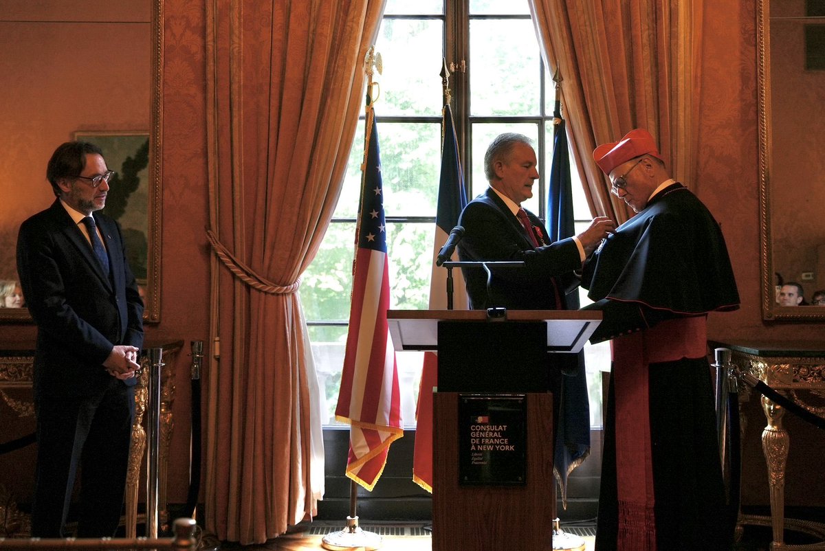 franceinnyc's tweet photo. 🎖️ This morning, the Ambassador @LaurentBili presented the Legion of Honour to @CardinalDolan. In 2019, following the fire at Notre-Dame-de-Paris, his call for solidarity sparked an unprecedented outpouring of support from the American people.
Thank you, Your Eminence. 🇫🇷 🤝🇺🇸 https://t.co/v3buh2bUmg