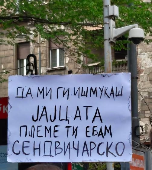 NarodnaOdbranaS's tweet photo. Једна од лепших порука која се може видети на протестима. https://t.co/wlA55BuaU7