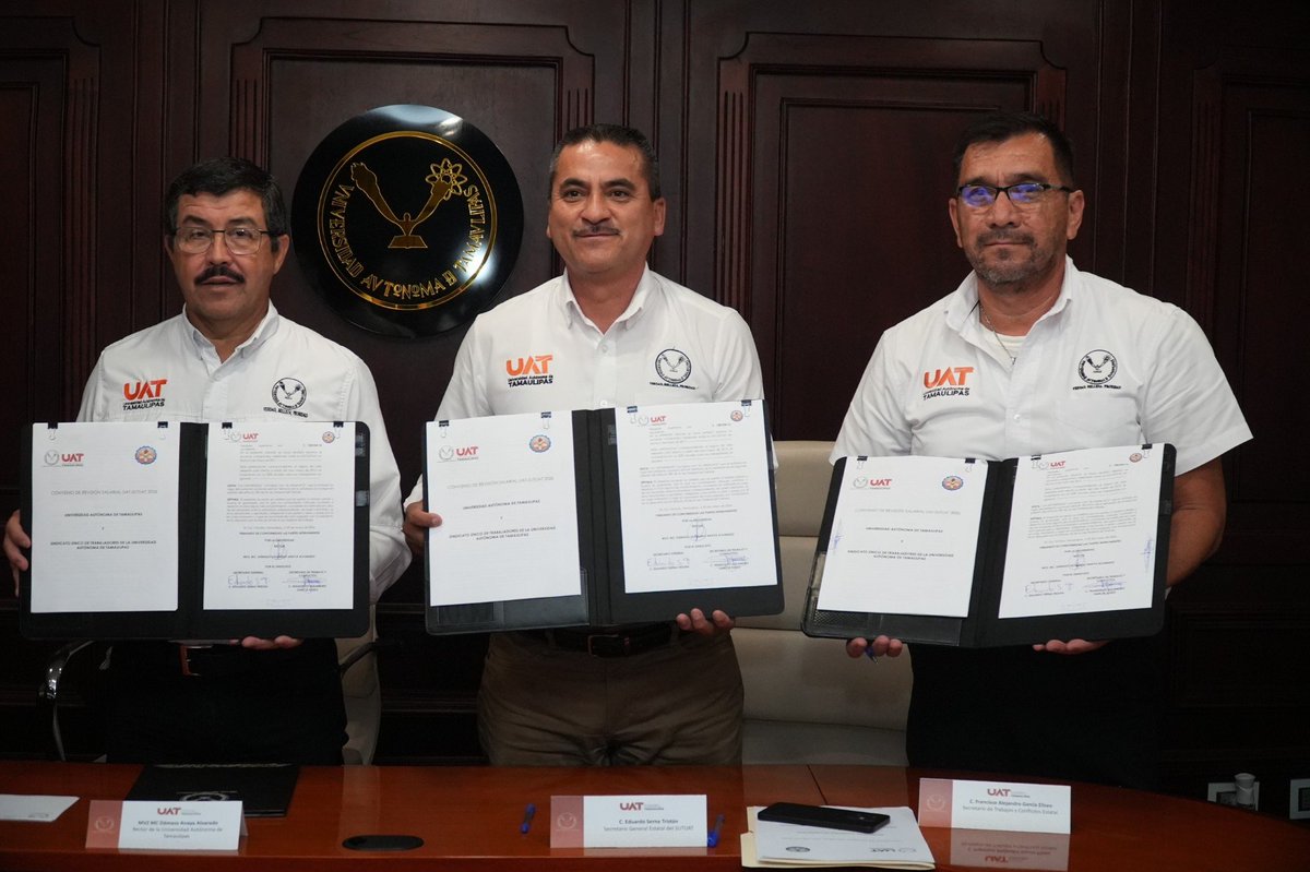 UAT_mx's tweet photo. El rector Dámaso Anaya Alvarado, presidió la firma del convenio de revisión salarial correspondiente al año 2026 con el Sindicato Único de Trabajadores de la UAT (SUTUAT). https://t.co/sasDTMyvCA